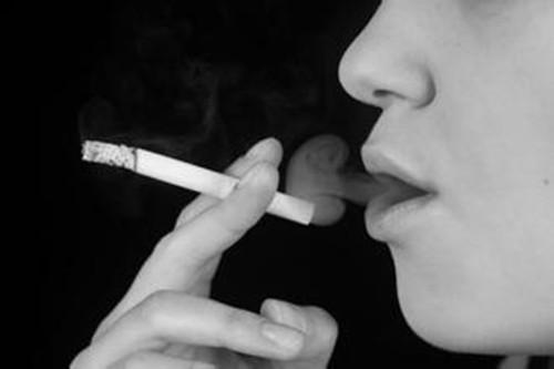 烟民碰到强直性脊柱炎，那就乖乖戒烟吧