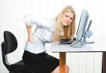 为什么长时间的久坐会引起强直性脊柱炎的发作？