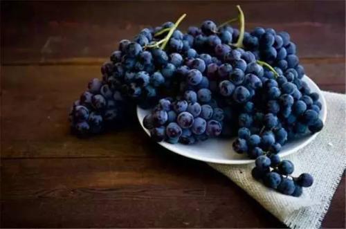 吃什么水果对风湿性关节炎的治疗有好处？