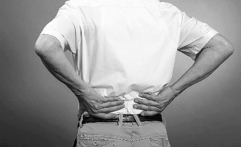 怎么治强直性脊柱炎？强直性脊柱炎晚期症状有哪些呢